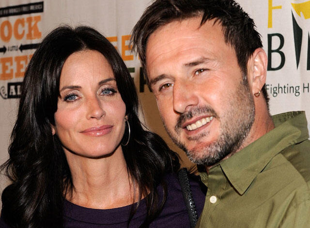 Courteney Cox dan David Schwimmer Rilis Podcast Bersama